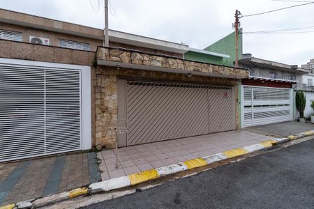 Casa à venda com 240m², 3 quartos e 2 vagas Casa à venda com 240m², 3 quartos e 2 vagasFachada