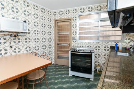 Casa à venda com 240m², 3 quartos e 2 vagas Casa à venda com 240m², 3 quartos e 2 vagasCozinha