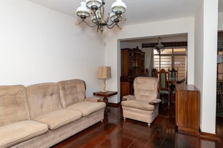 Casa à venda com 240m², 3 quartos e 2 vagas Casa à venda com 240m², 3 quartos e 2 vagasSala de Estar