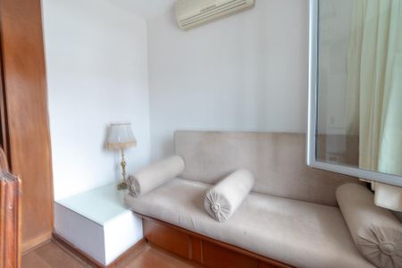 Casa à venda com 240m², 3 quartos e 2 vagas Casa à venda com 240m², 3 quartos e 2 vagasQuarto