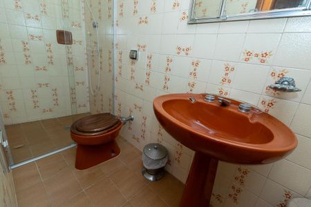 Casa à venda com 240m², 3 quartos e 2 vagas Casa à venda com 240m², 3 quartos e 2 vagasBanheiro da Suíte 1