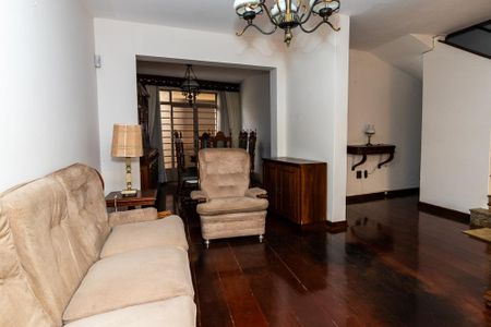 Casa à venda com 240m², 3 quartos e 2 vagas Casa à venda com 240m², 3 quartos e 2 vagasSala de Estar