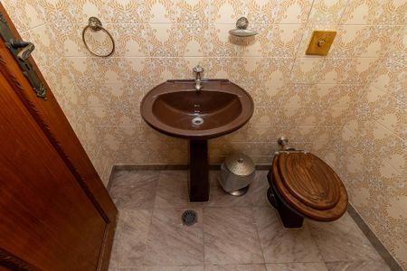 Casa à venda com 240m², 3 quartos e 2 vagas Casa à venda com 240m², 3 quartos e 2 vagasLavabo