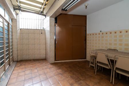 Casa à venda com 240m², 3 quartos e 2 vagas Casa à venda com 240m², 3 quartos e 2 vagasÁrea de Serviço