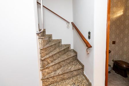 Casa à venda com 240m², 3 quartos e 2 vagas Casa à venda com 240m², 3 quartos e 2 vagasAcesso andar superior