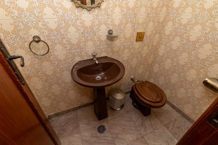 Casa à venda com 240m², 3 quartos e 2 vagas Casa à venda com 240m², 3 quartos e 2 vagasLavabo