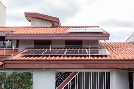 Casa para alugar com 187m², 3 quartos e 2 vagasDetalha fachada-Placa solar