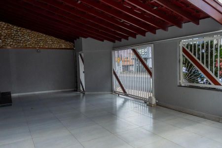 Casa para alugar com 187m², 3 quartos e 2 vagasVaranda e garagem