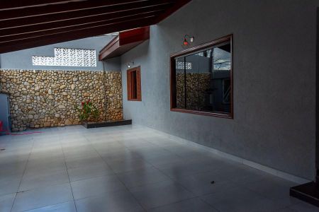 Casa para alugar com 187m², 3 quartos e 2 vagasVaranda e garagem