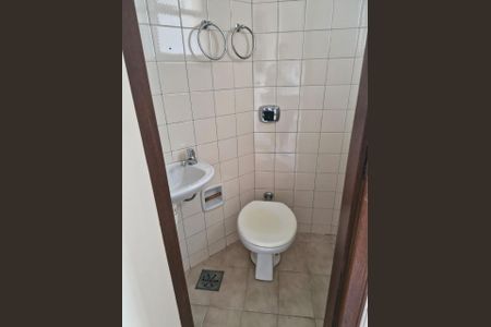 Banheiro de serviço de apartamento à venda com 3 quartos, 100m² em Funcionários, Belo Horizonte