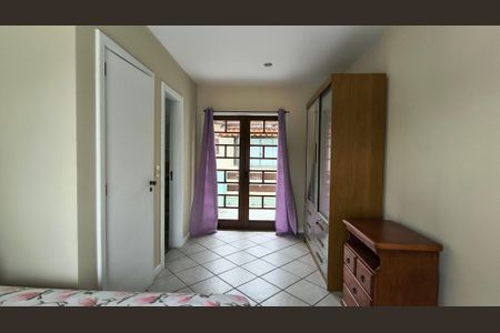 Casa de condomínio à venda com 200m², 3 quartos e 2 vagasSuíte 3