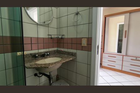 Casa de condomínio à venda com 200m², 3 quartos e 2 vagasBanheiro da Suíte 1