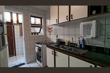 Casa de condomínio à venda com 200m², 3 quartos e 2 vagasCozinha e Área de Serviço 