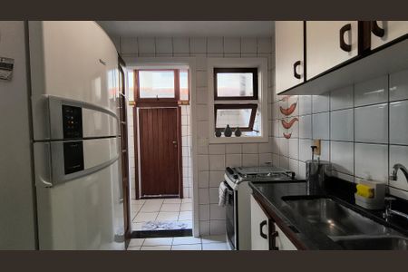 Casa de condomínio à venda com 200m², 3 quartos e 2 vagasCozinha e Área de Serviço 
