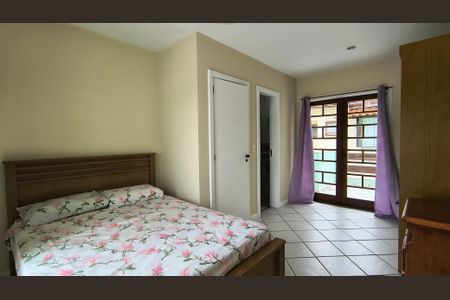 Casa de condomínio à venda com 200m², 3 quartos e 2 vagasSuíte 3