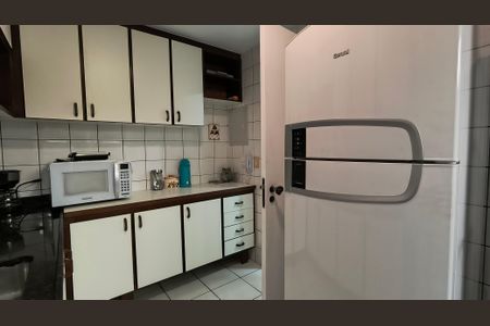 Casa de condomínio à venda com 200m², 3 quartos e 2 vagasCozinha e Área de Serviço 