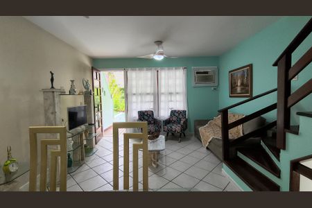 Sala de casa de condomínio à venda com 3 quartos, 200m² em Recreio dos Bandeirantes, Rio de Janeiro