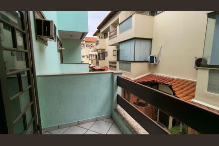 Casa de condomínio à venda com 200m², 3 quartos e 2 vagasSacada da Suíte 2