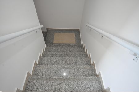 Apartamento para alugar com 27m², 1 quarto e sem vagaEscada de acesso