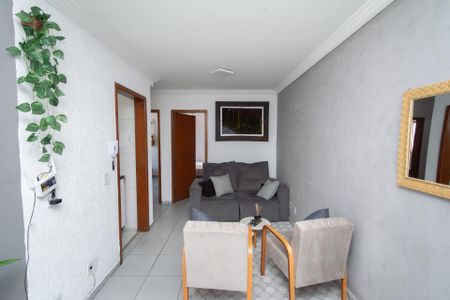 Sala de apartamento à venda com 3 quartos, 62m² em Monte Castelo, Contagem