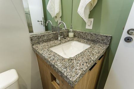 Banheiro de kitnet/studio para alugar com 1 quarto, 25m² em Vila Olímpia, São Paulo