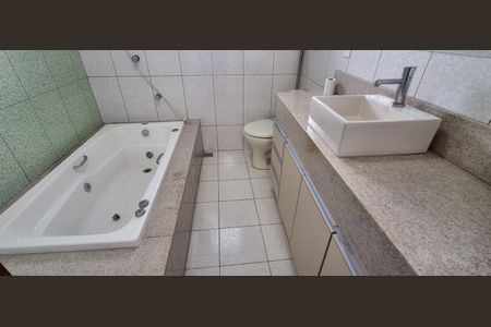 Casa à venda com 237m², 3 quartos e 1 vagaBanheiro Suíte 2