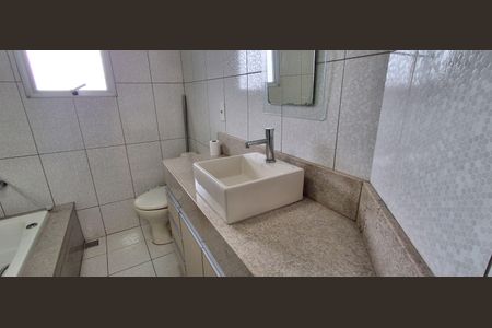 Casa à venda com 237m², 3 quartos e 1 vagaBanheiro Suíte 2