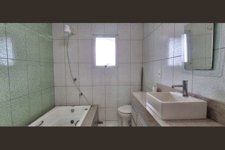 Casa à venda com 237m², 3 quartos e 1 vagaBanheiro Suíte 2