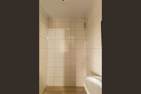 Banheiro Social de kitnet/studio para alugar com 1 quarto, 16m² em Lindoia, Curitiba