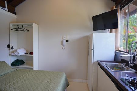 Quarto - cozinha de kitnet/studio para alugar com 1 quarto, 30m² em Santo Antonio de Lisboa, Florianópolis