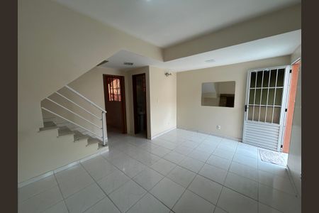 Sala de casa para alugar com 3 quartos, 70m² em Pilares, Rio de Janeiro