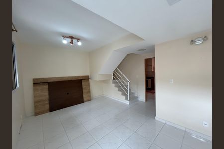 Sala de casa para alugar com 3 quartos, 70m² em Pilares, Rio de Janeiro