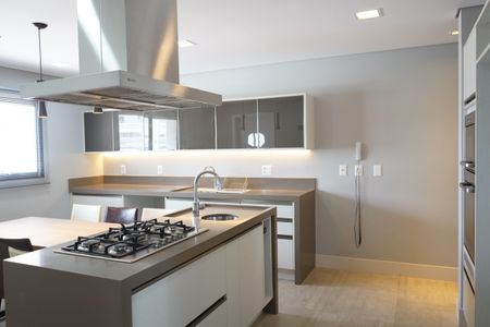 Apartamento à venda com 260m², 4 quartos e 4 vagasCozinha