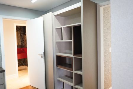 Apartamento à venda com 260m², 4 quartos e 4 vagasEscritório