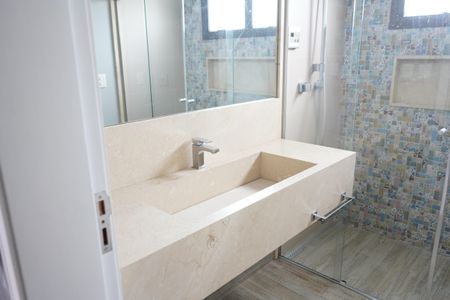 Apartamento à venda com 260m², 4 quartos e 4 vagasBanheiro