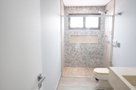 Apartamento à venda com 260m², 4 quartos e 4 vagasBanheiro da Suíte 2