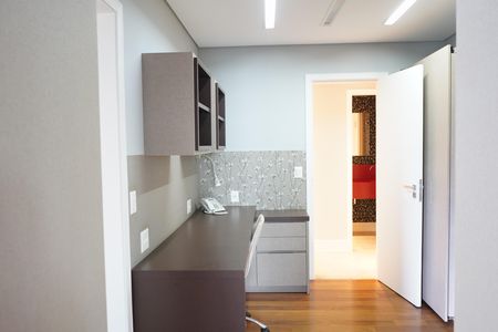 Apartamento à venda com 260m², 4 quartos e 4 vagasEscritório