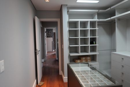 Apartamento à venda com 260m², 4 quartos e 4 vagasCloset