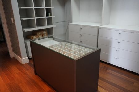 Apartamento à venda com 260m², 4 quartos e 4 vagasCloset