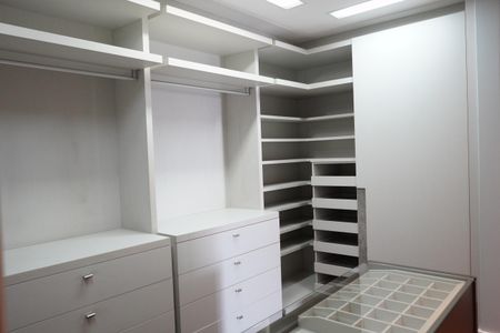 Apartamento à venda com 260m², 4 quartos e 4 vagasCloset