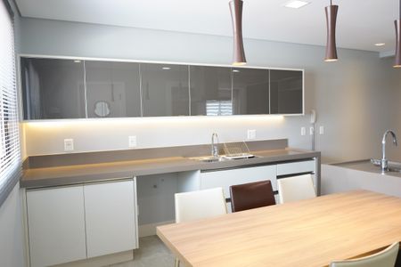Apartamento à venda com 260m², 4 quartos e 4 vagasCozinha