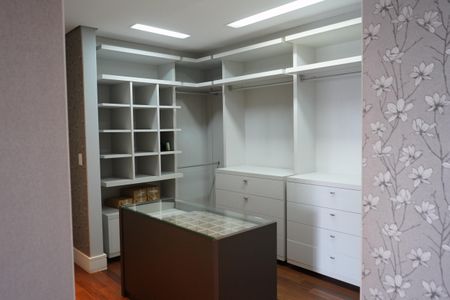 Apartamento à venda com 260m², 4 quartos e 4 vagasCloset