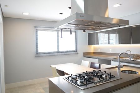 Apartamento à venda com 260m², 4 quartos e 4 vagasCozinha