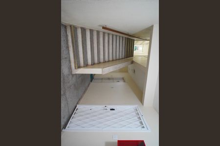 Hall de entrada  de kitnet/studio para alugar com 1 quarto, 40m² em Vila Ipiranga, Porto Alegre