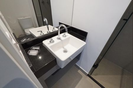 Banheiro de kitnet/studio para alugar com 1 quarto, 29m² em Vila Mariana, São Paulo