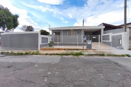 Casa à venda com 136m², 3 quartos e 8 vagasFachada