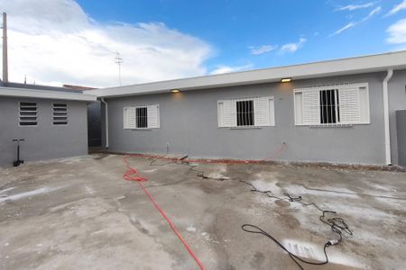 Casa à venda com 136m², 3 quartos e 8 vagasQuintal - Garagem
