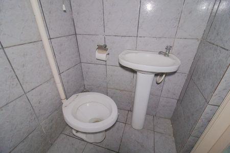 Banheiro de casa para alugar com 1 quarto, 40m² em Jardim Zaira, Mauá