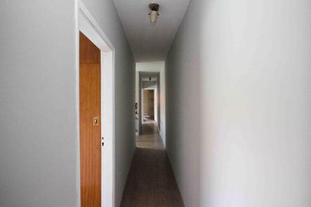 Casa à venda com 320m², 3 quartos e 3 vagasCorredor