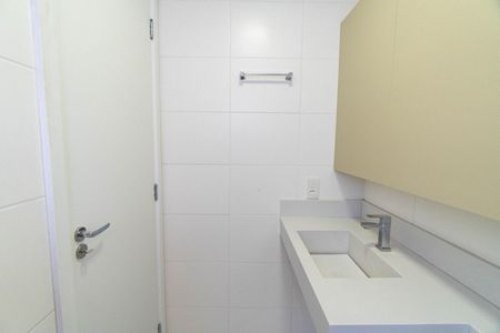 Banheiro da Suíte de apartamento para alugar com 1 quarto, 28m² em Jardim Itacolomi, São Paulo